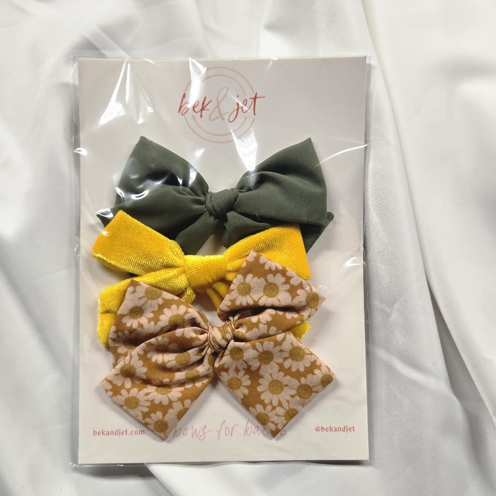 Bek and Jet hair bows